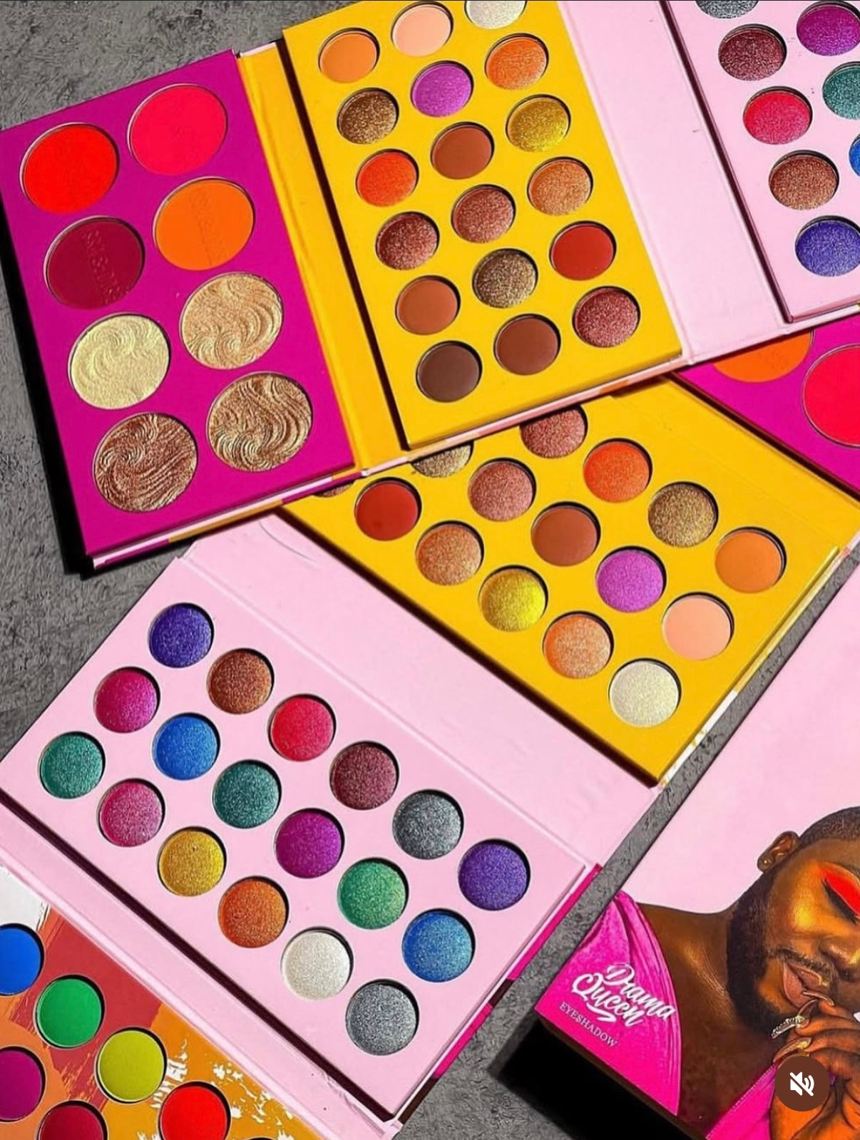 Palette de Fards à Paupières 24 Couleurs DRAMA QUEEN – ISSA & DOSE