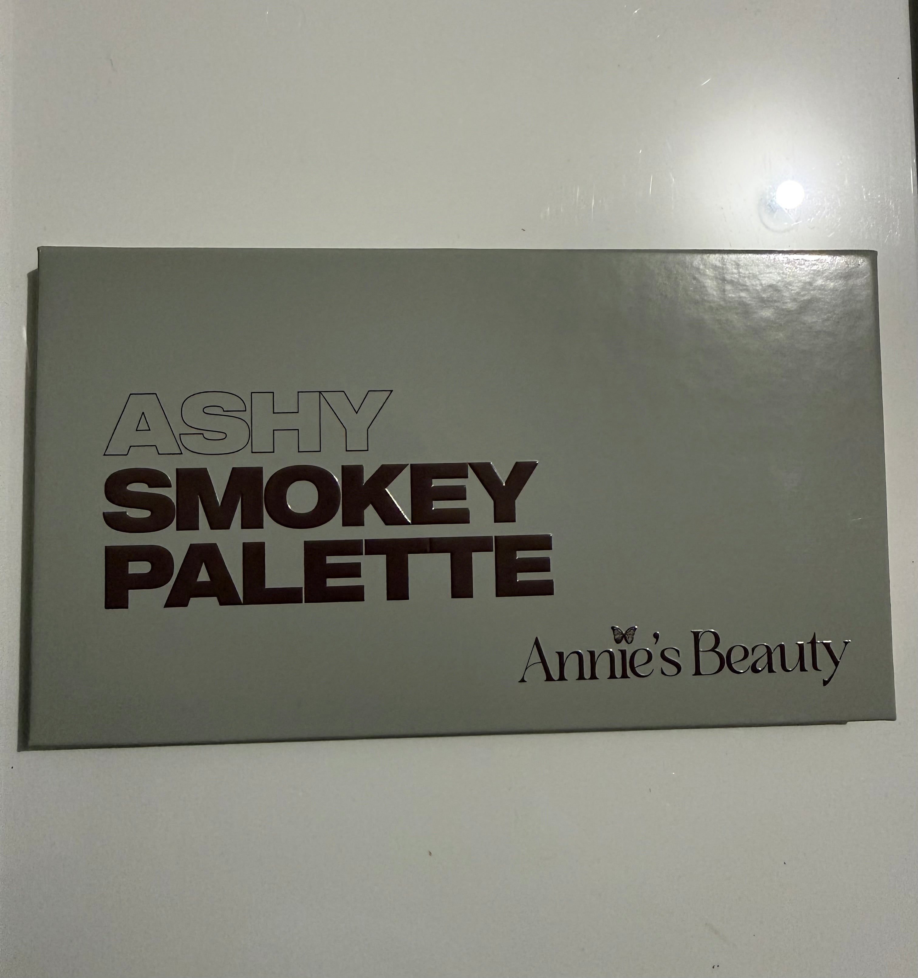 Fard à paupière Annie’s Beauty – Ashy Smokey Palette
