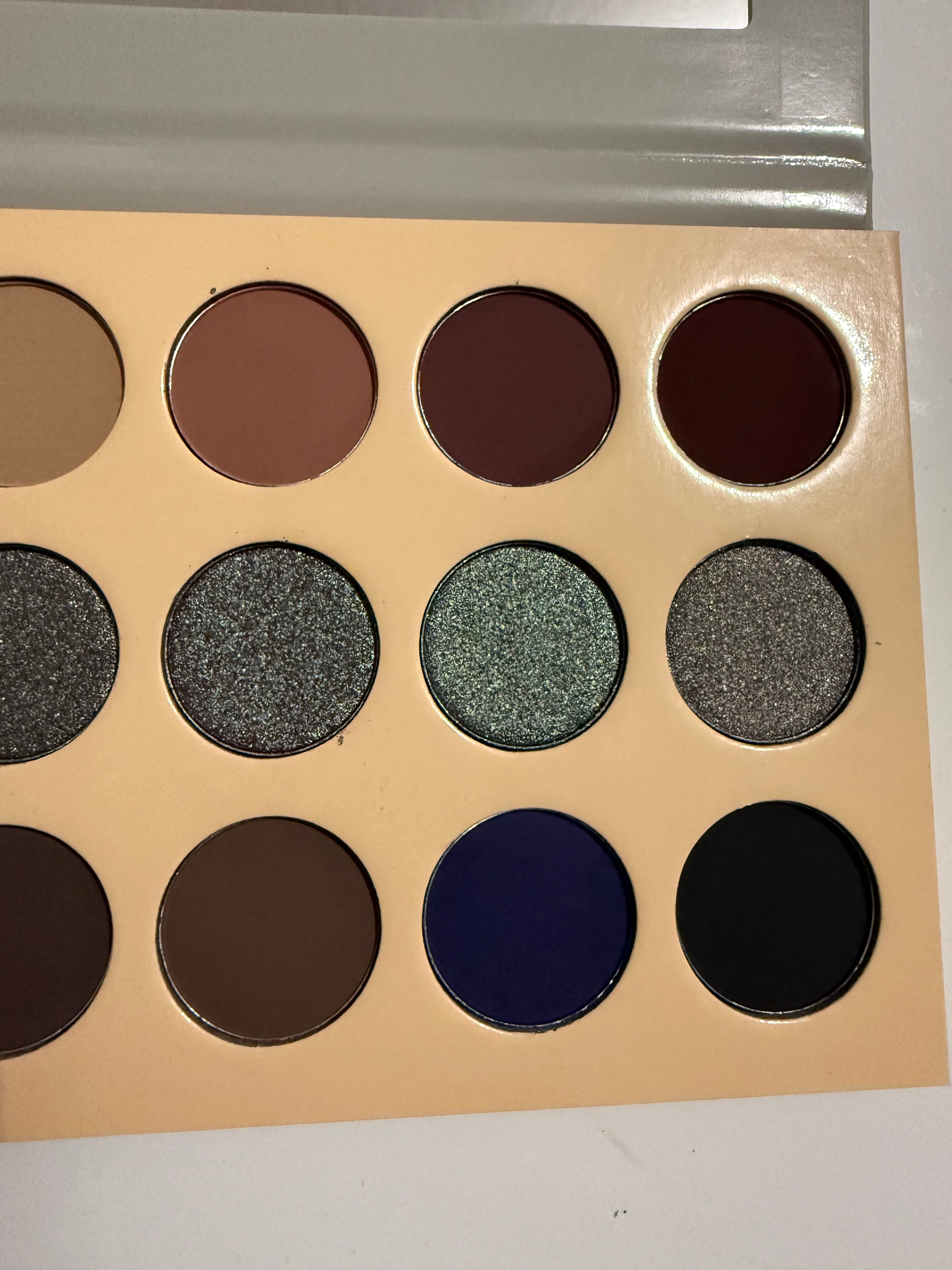 Fard à paupière Annie’s Beauty – Ashy Smokey Palette