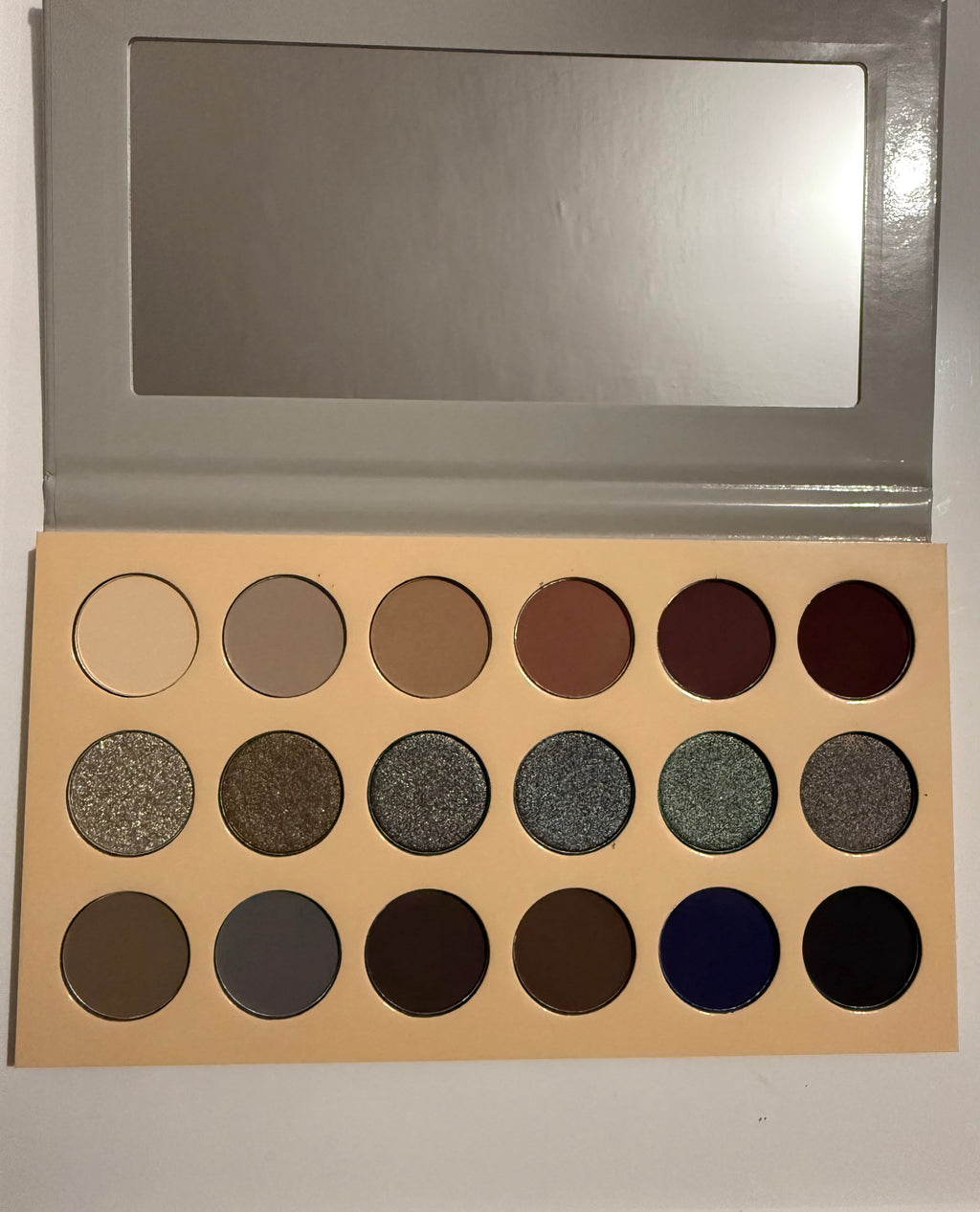 Fard à paupière Annie’s Beauty – Ashy Smokey Palette