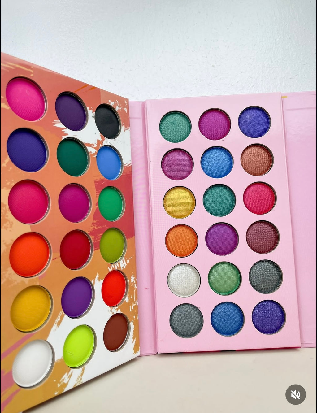 Palette de Fards à Paupières 24 Couleurs DRAMA QUEEN – ISSA & DOSE