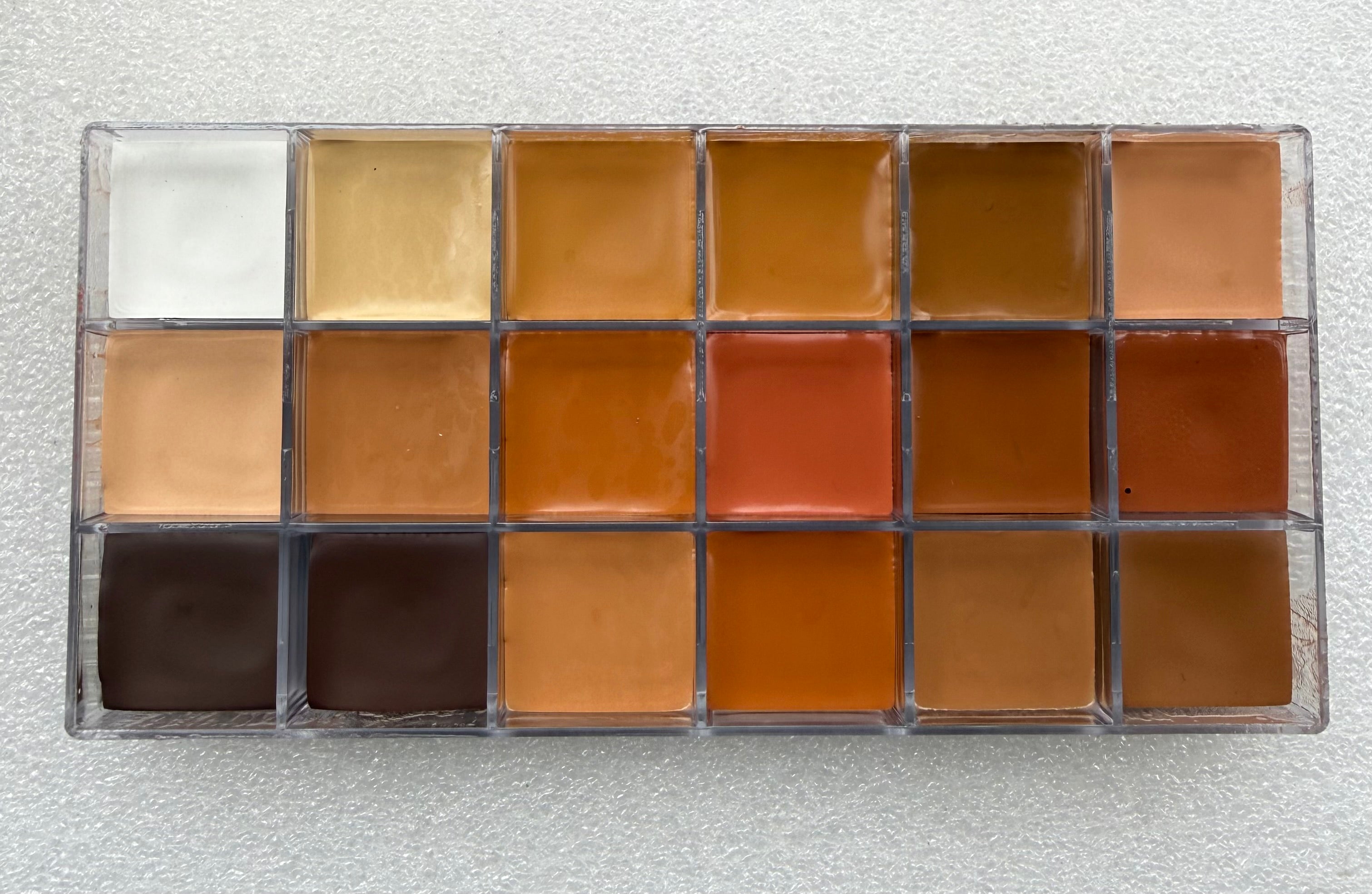 Palette anticerne 18 teintes  Vee beauty