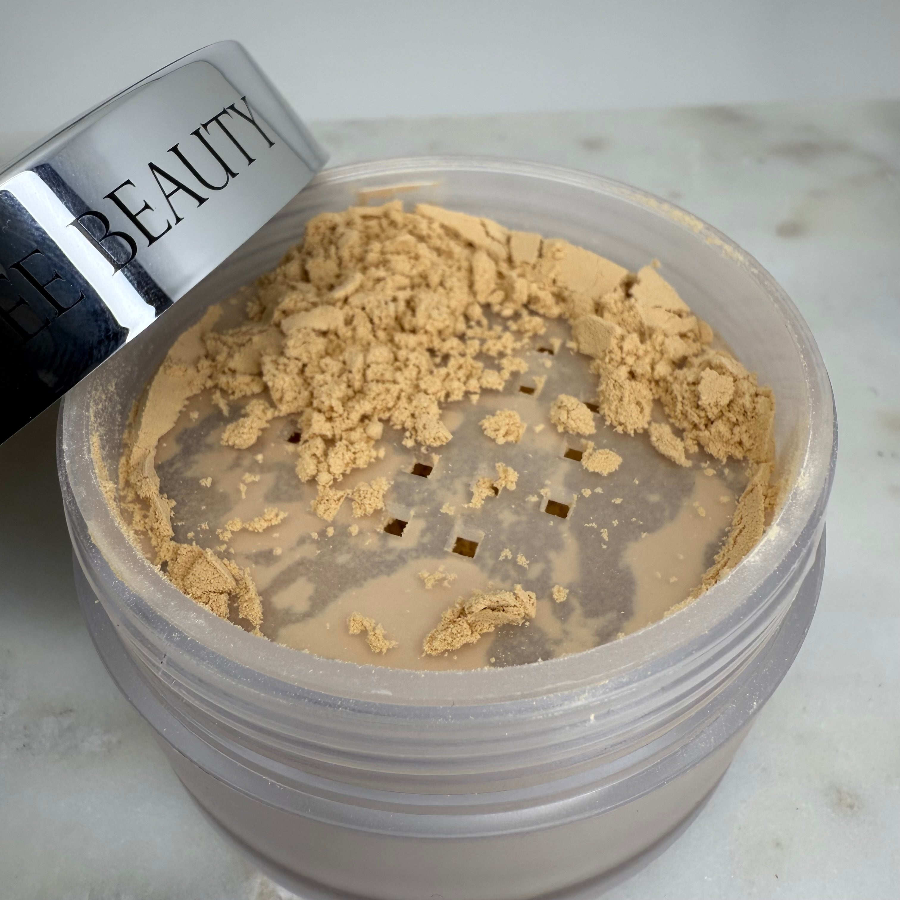 Poudre de finition de Vee beauty