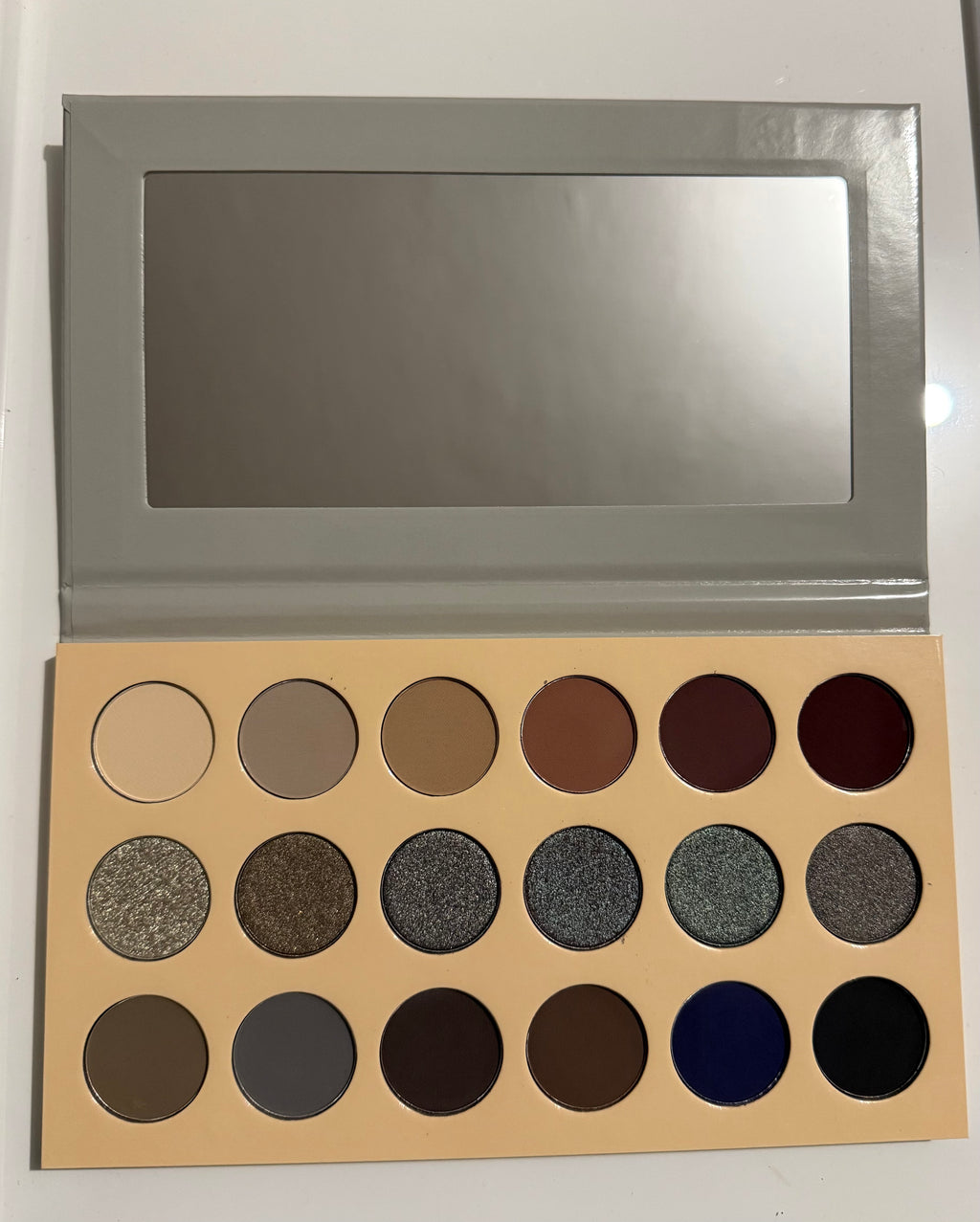 Fard à paupière Annie’s Beauty – Ashy Smokey Palette