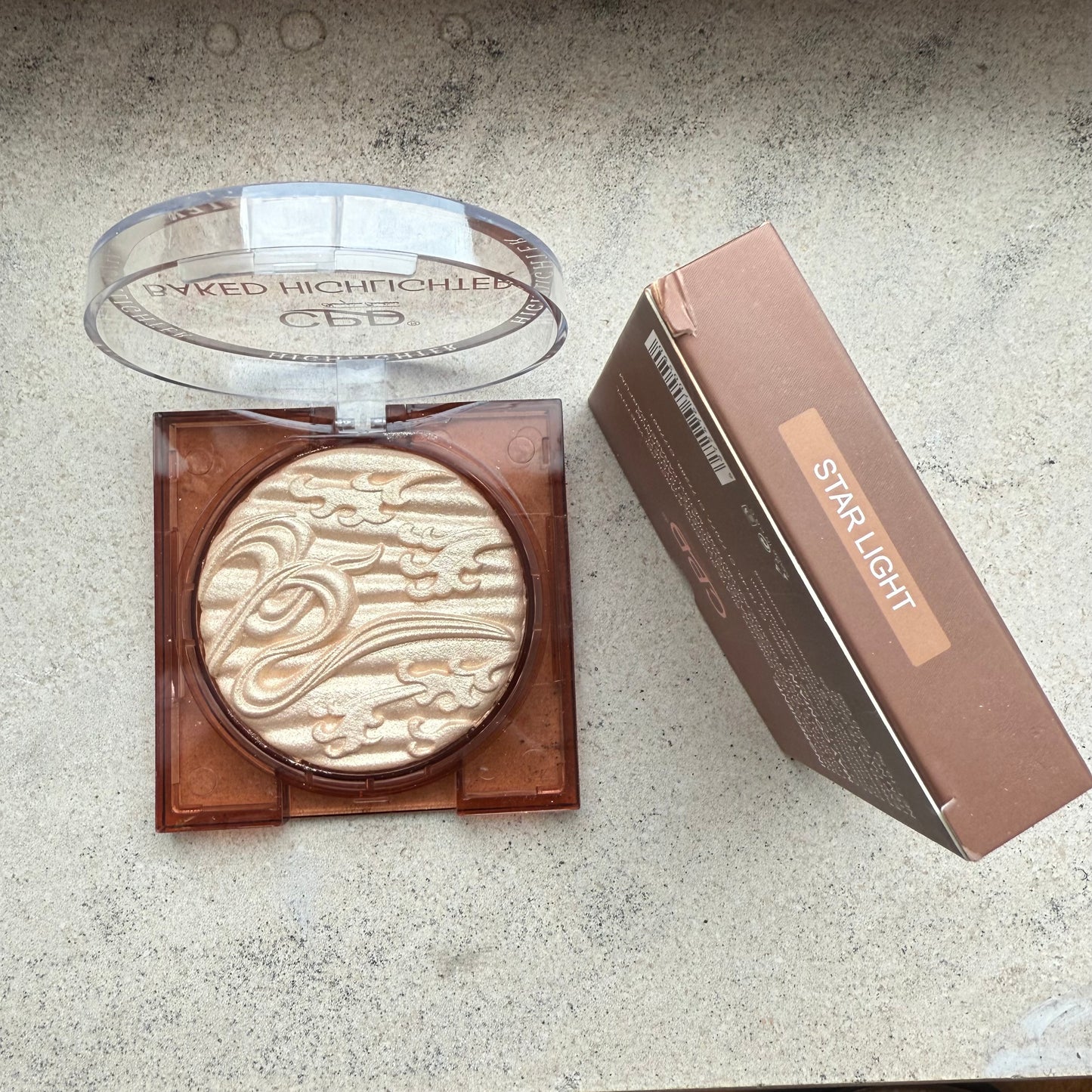 Highlighter CPD – Éclat Sublime pour Peaux Noires et Métissées