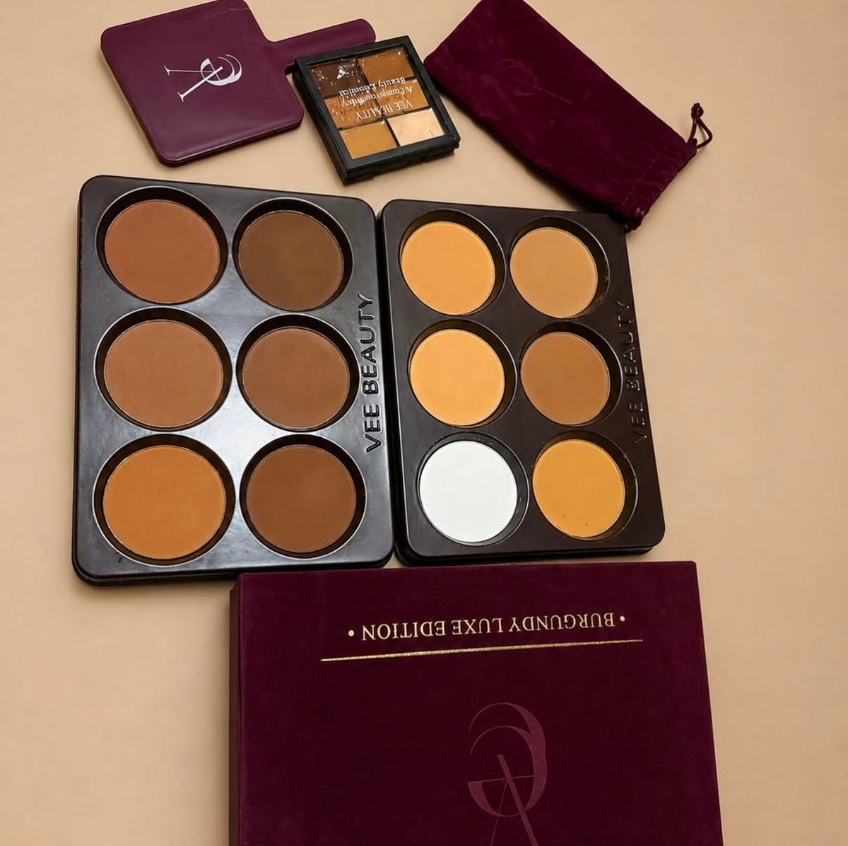 Coffret 12 Poudres Compactes – Burgundy Luxe Edition | Vee Beauty