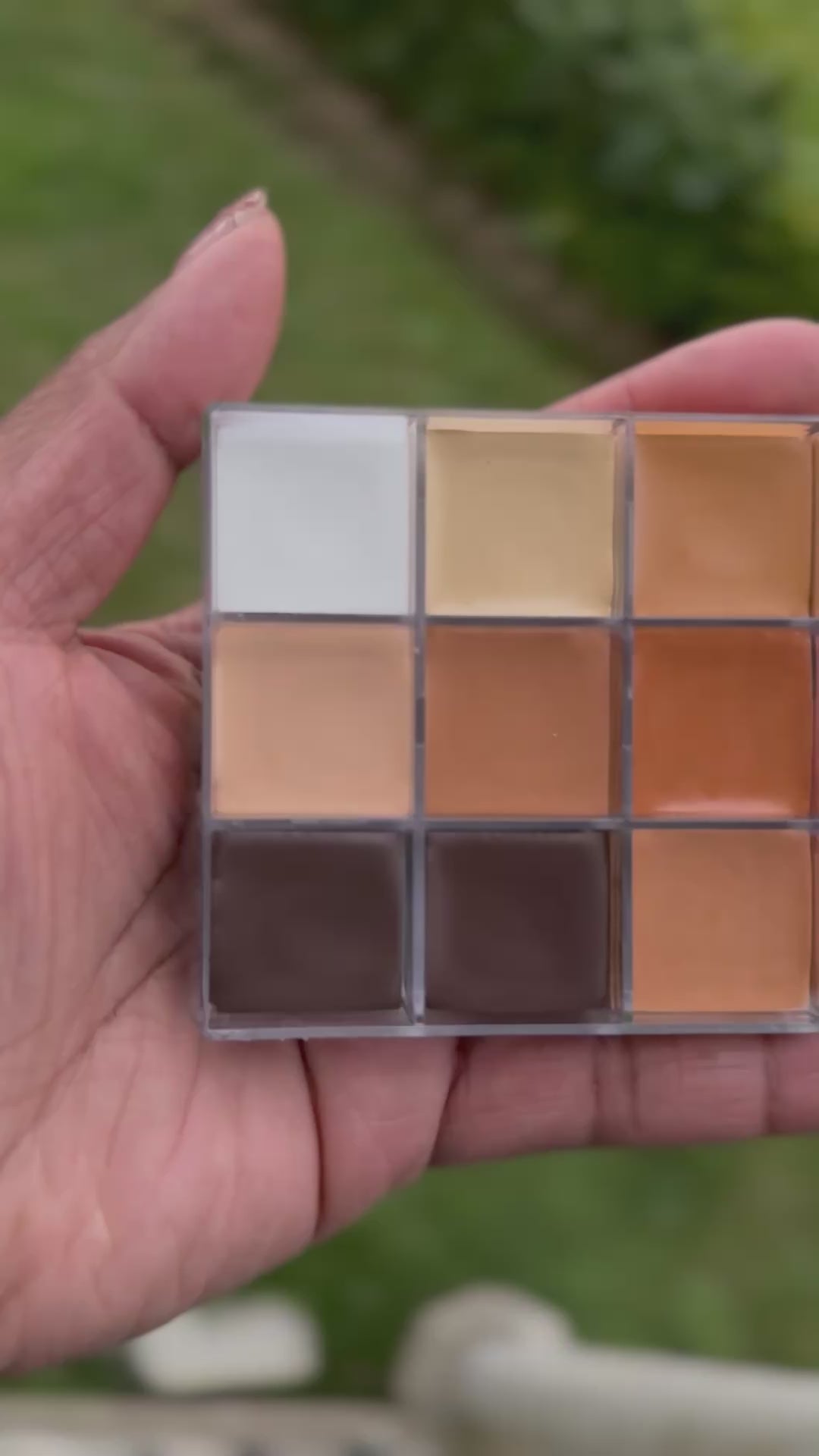 Palette anticerne 18 teintes  Vee beauty