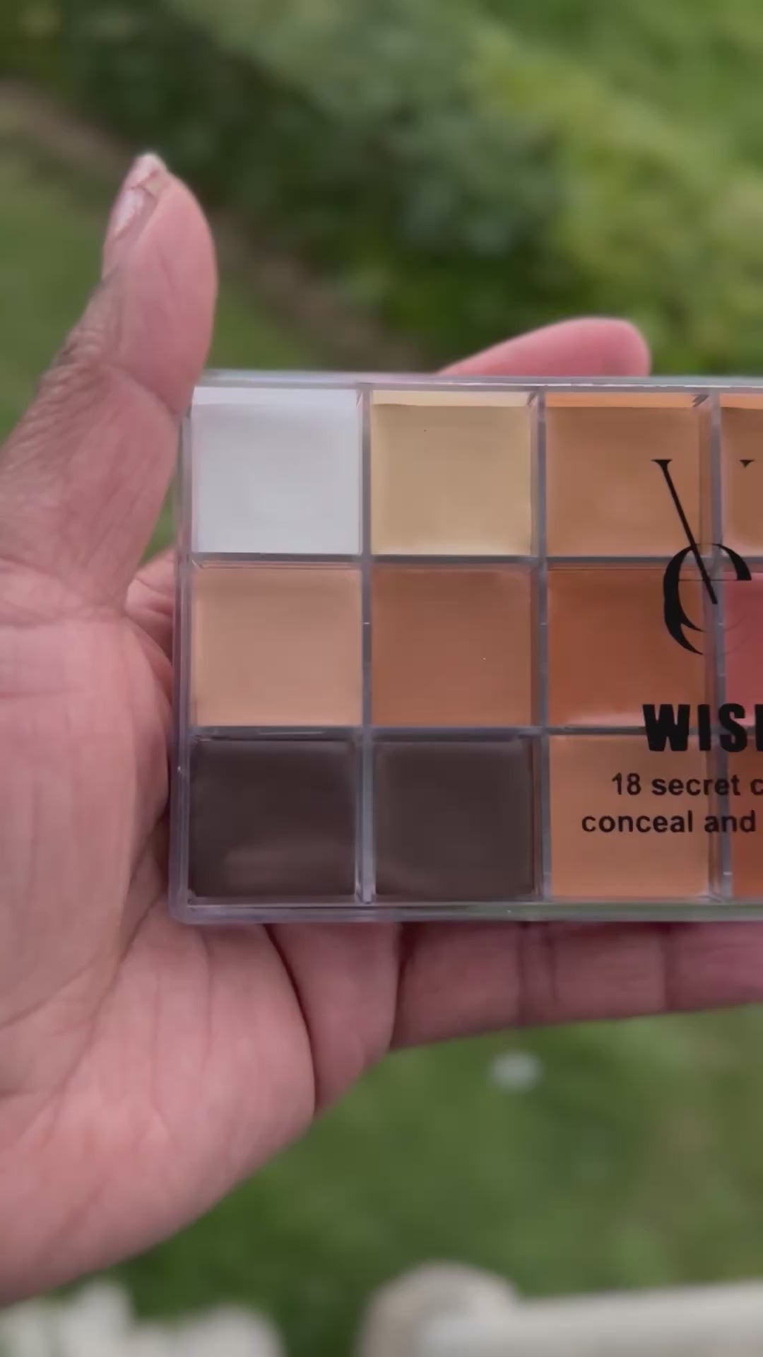 Palette anticerne 18 teintes  Vee beauty